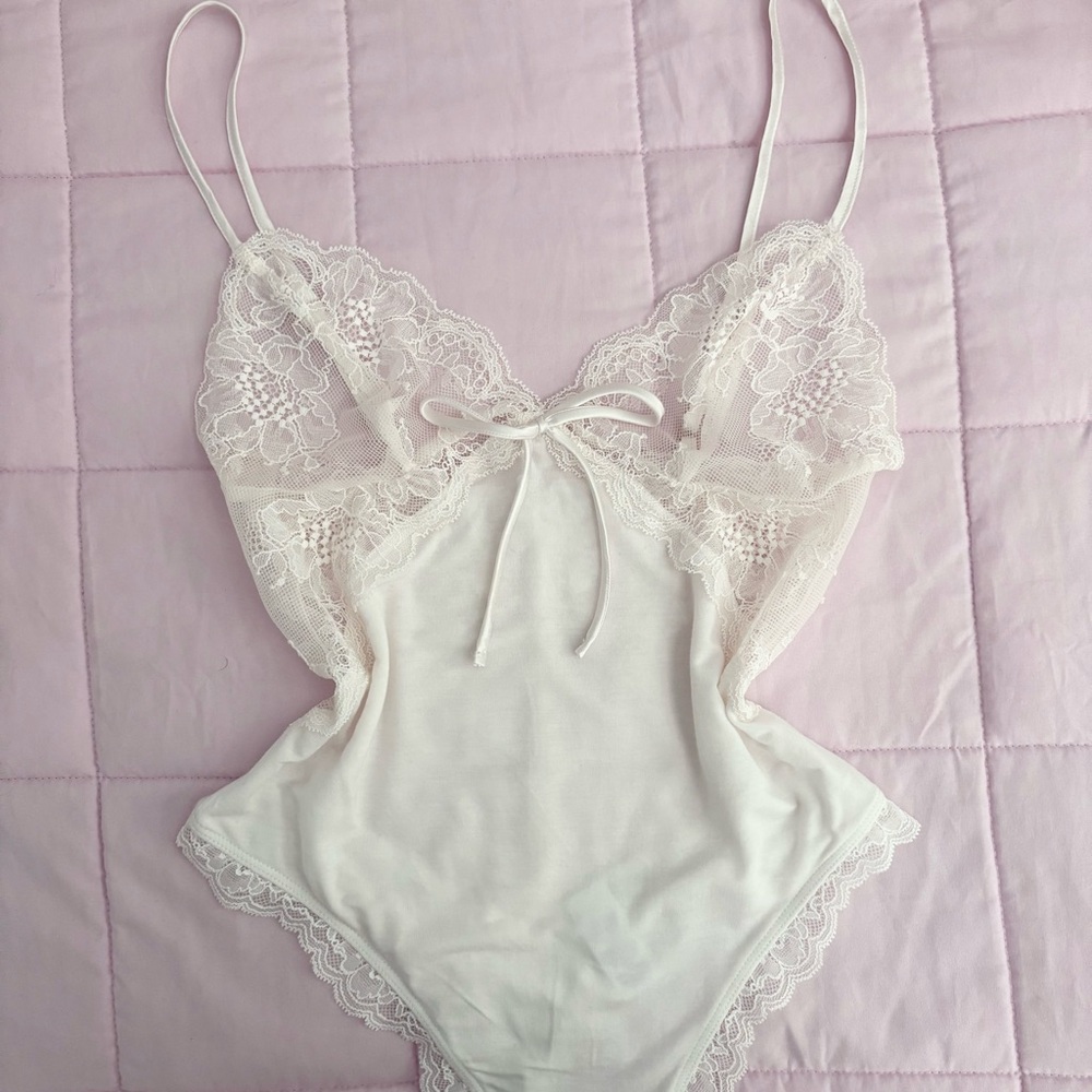 NWOT Victoria’s Secret lace bodysuit